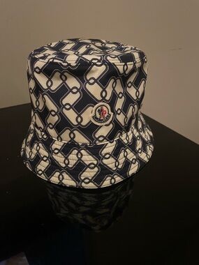 Moncler Navy & Cream Chain-Link Bucket Hat with Logo Tag